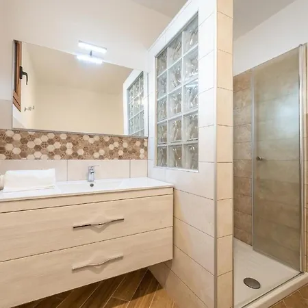 Ferienwohnung In Mit Grosser Terrasse Apartman Cala Gonone
